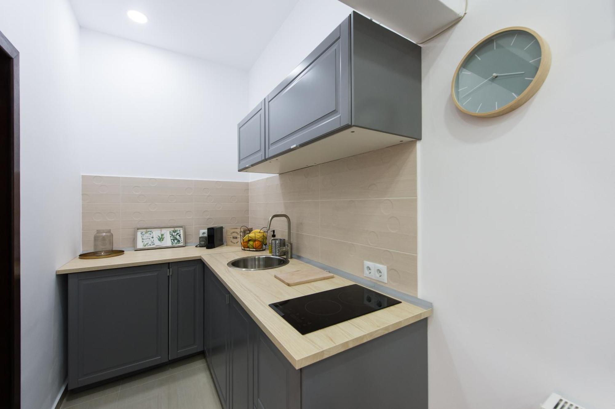 Gorgeous Brasov Flat With Patio And Mountain Views Apartment Exterior photo