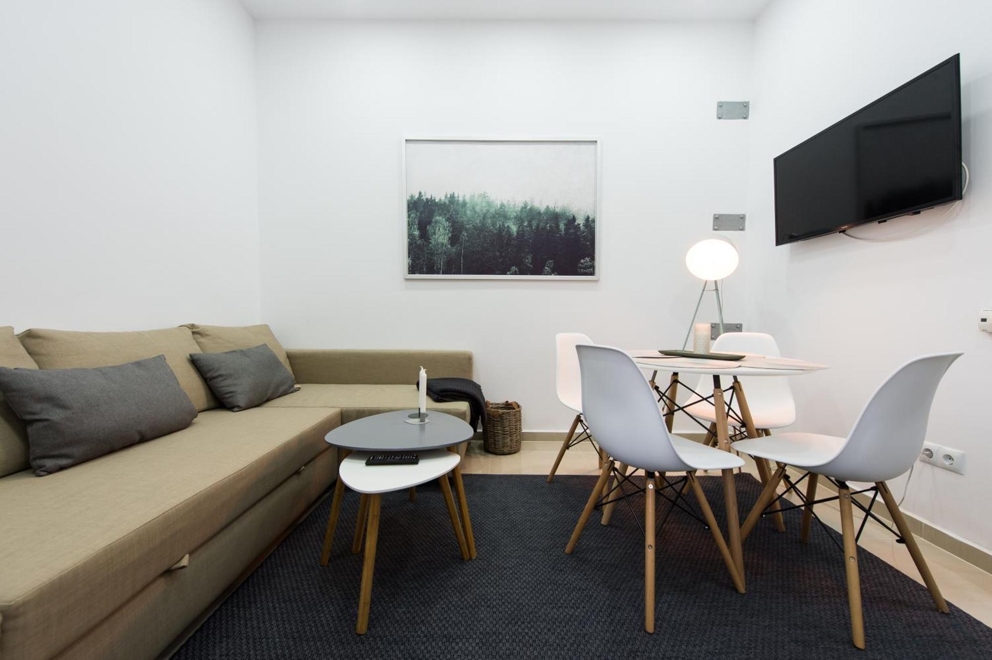 Gorgeous Brasov Flat With Patio And Mountain Views Apartment Exterior photo