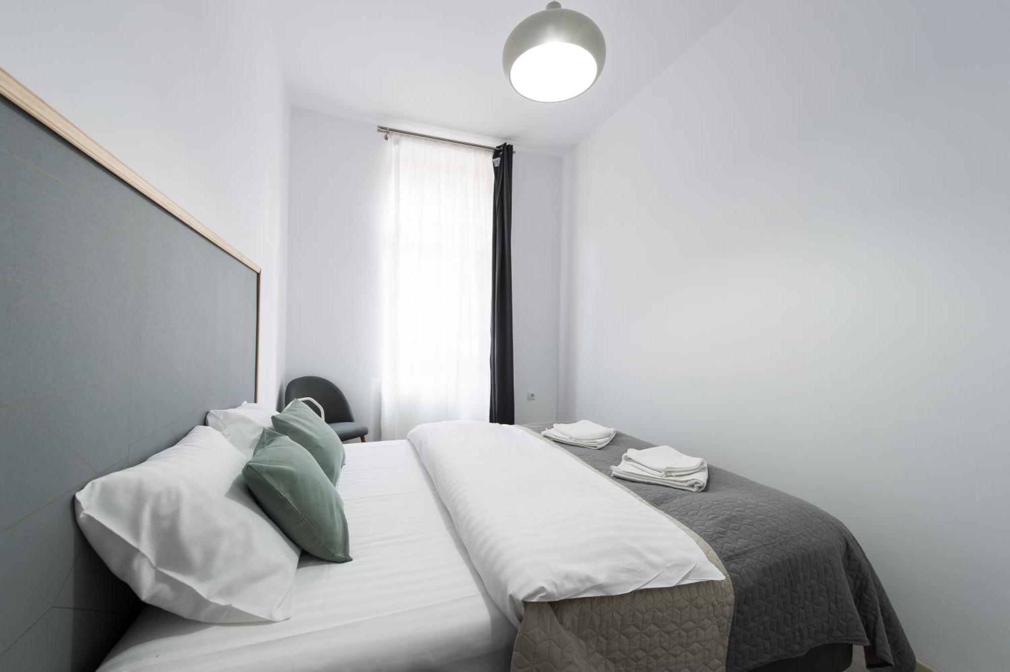 Gorgeous Brasov Flat With Patio And Mountain Views Apartment Exterior photo