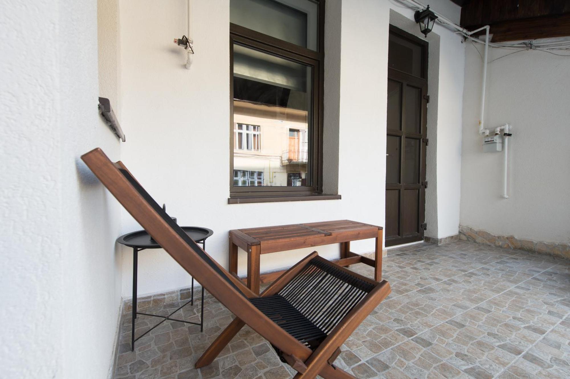 Gorgeous Brasov Flat With Patio And Mountain Views Apartment Exterior photo