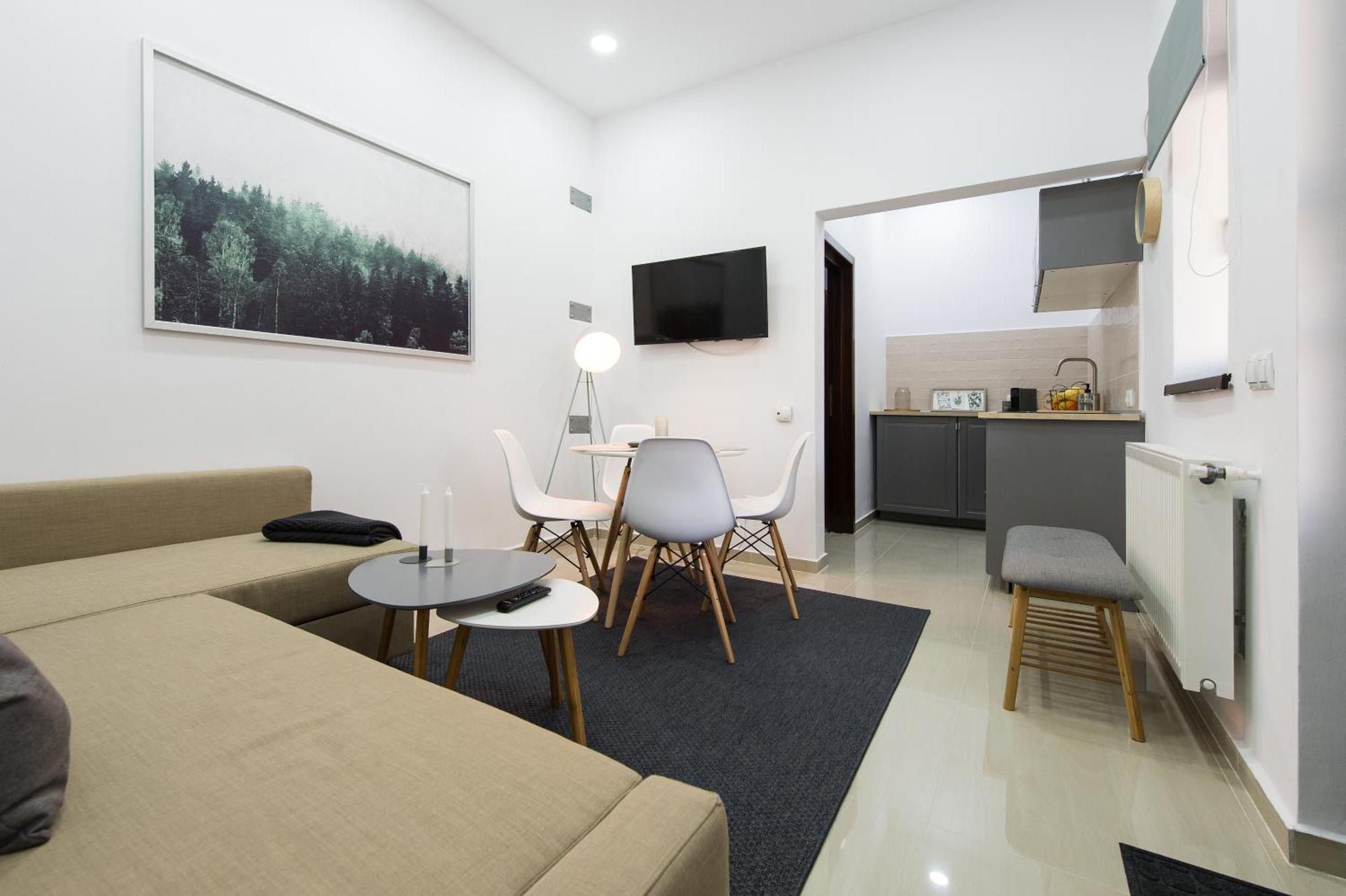 Gorgeous Brasov Flat With Patio And Mountain Views Apartment Exterior photo